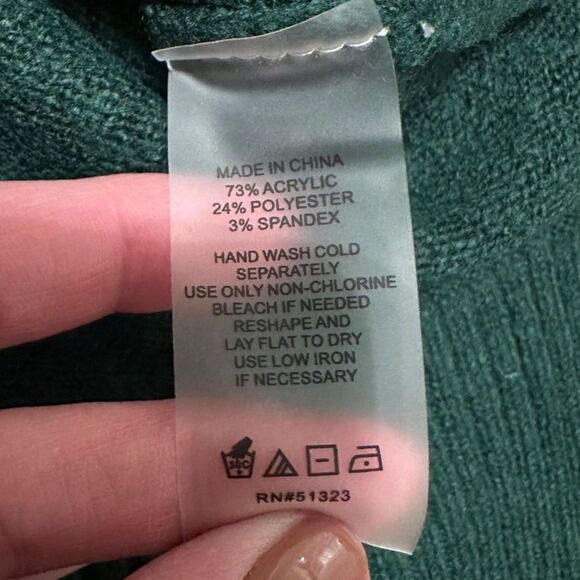 Women's Vince Camuto Green V-Neck Sweater 1X NWT! - Picture 4 of 4